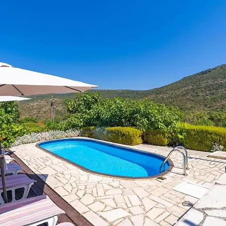 Three Bedroom With Pool Hébergement de vacances