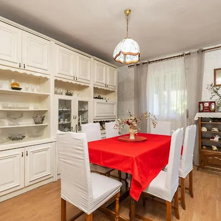 Three Bedroom With Pool *