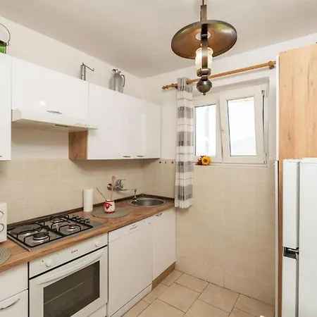 Holiday home Three Bedroom With Pool