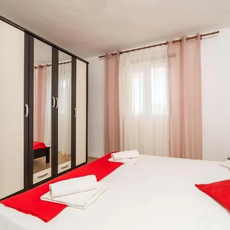 Three Bedroom With Pool *