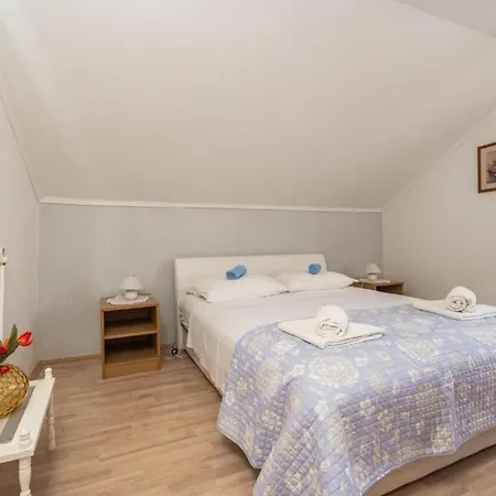 Three Bedroom With Pool Holiday home *