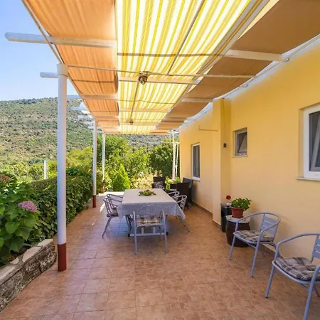 度假居 Three Bedroom With Pool 莫鲁纳特