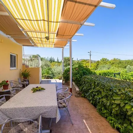 Three Bedroom With Pool Holiday home *