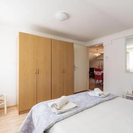 Three Bedroom With Pool 度假居