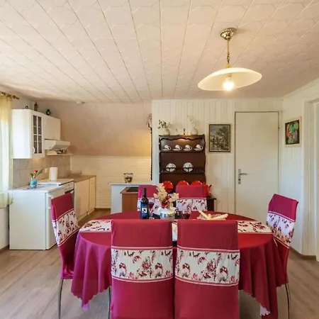 Three Bedroom With Pool Holiday home