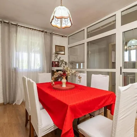 Three Bedroom With Pool Molunat
